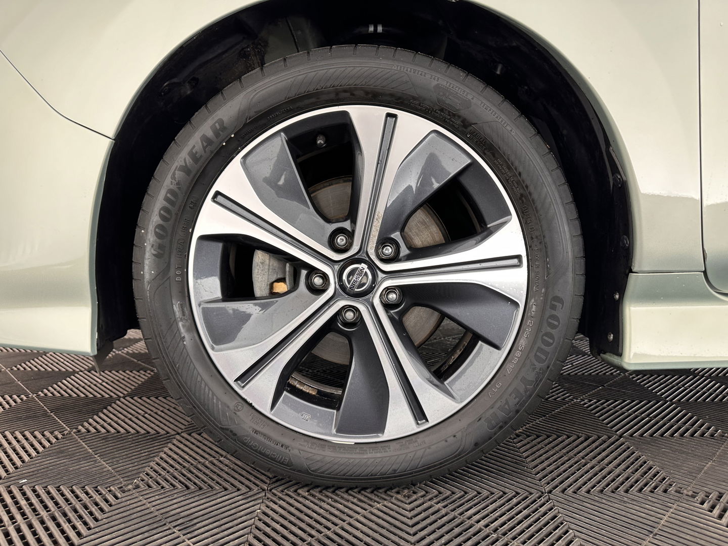 Nissan Leaf 2.ZERO EDITION 40 kWh Aut. *ADAPTIVE-CRUISE | DIGI-COCKPIT | TOP-VIEW | BLINDSPOT | KEYLESS | DAB+ | LANE-ASSIST | HEATED-SEATS | ECC | PDC | COMFORT-SEATS | CARPLAY | 17"ALU*