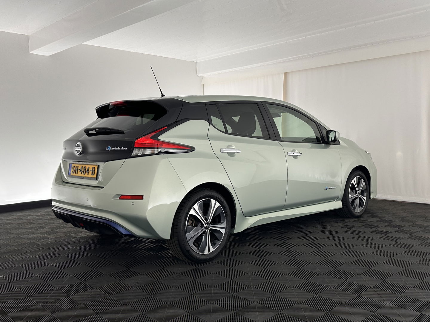 Nissan Leaf 2.ZERO EDITION 40 kWh Aut. *ADAPTIVE-CRUISE | DIGI-COCKPIT | TOP-VIEW | BLINDSPOT | KEYLESS | DAB+ | LANE-ASSIST | HEATED-SEATS | ECC | PDC | COMFORT-SEATS | CARPLAY | 17"ALU*