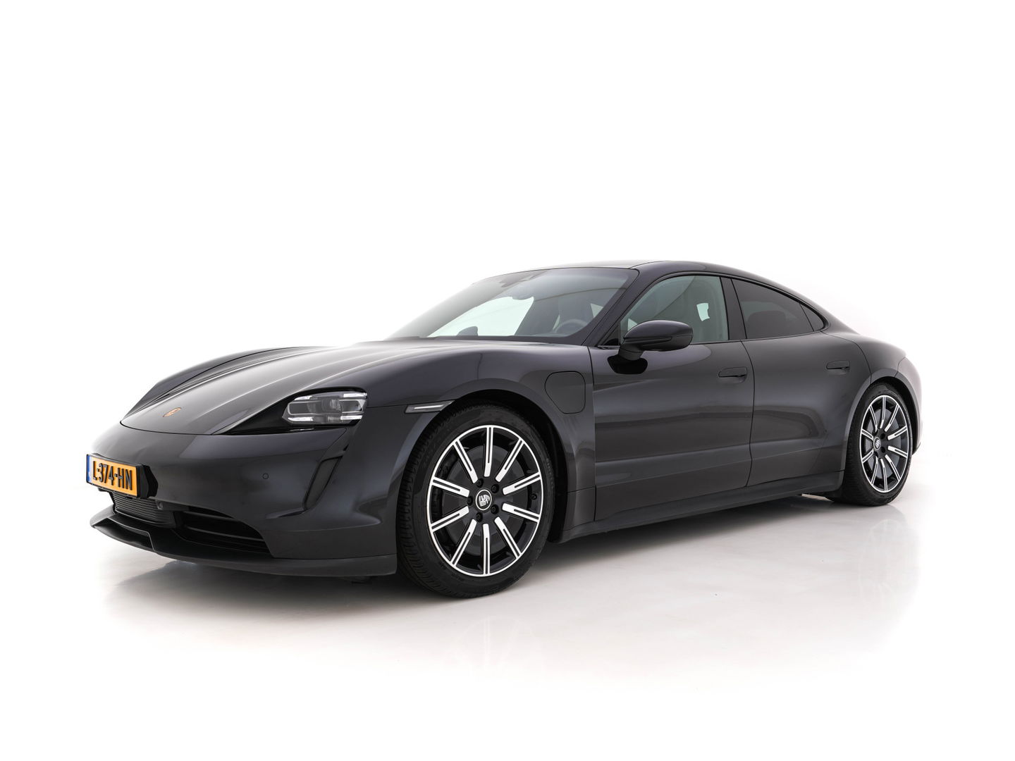 Porsche Taycan Performance 84 kWh [ 3-Fase ] Aut. *PANO | HEAT-PUMP | SPORT-CHRONO-PACK | LEATHER-MICROFIBRE | FULL-LED | MEMORY-PACK | BOSE-SOUND | AIR-SUSPENSION | BLINDSPOT | HEATED-SPORT-SEATS | CAMERA | DAB+ | ECC | PDC | 20''ALU*