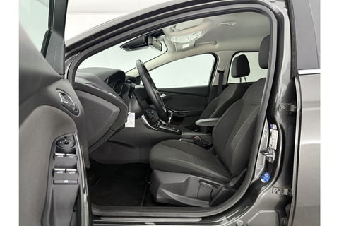 Ford Focus 1.5 TDCI Titanium Clima Carplay Camera Cruise LED Trekhaak Navigatie PDC 16"LMV