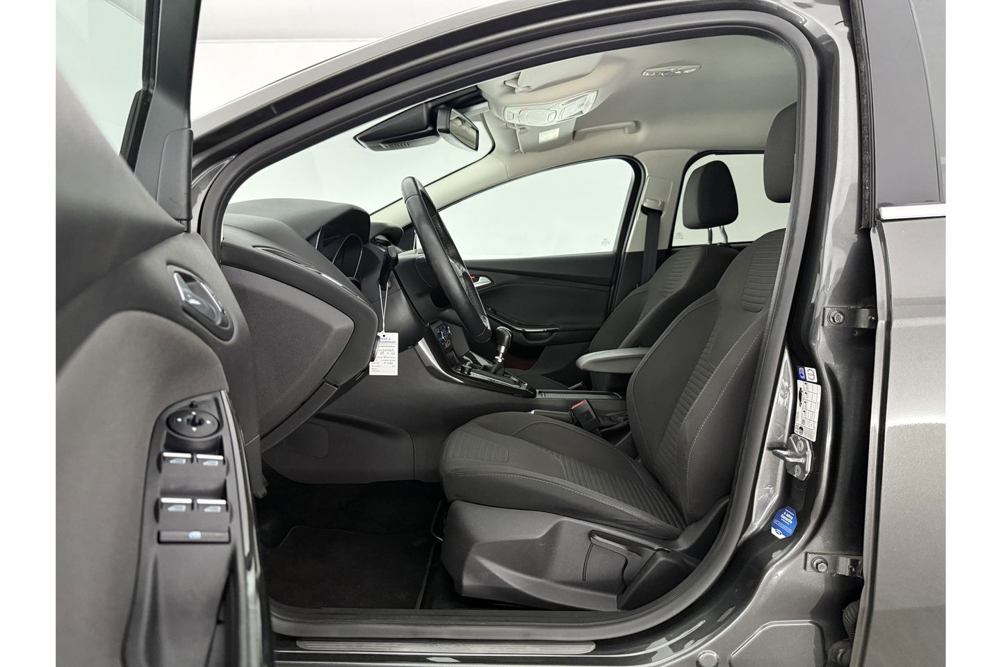 Ford Focus 1.5 TDCI Titanium Clima Carplay Camera Cruise LED Trekhaak Navigatie PDC 16"LMV