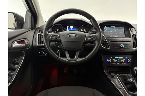 Ford Focus 1.5 TDCI Titanium Clima Carplay Camera Cruise LED Trekhaak Navigatie PDC 16"LMV