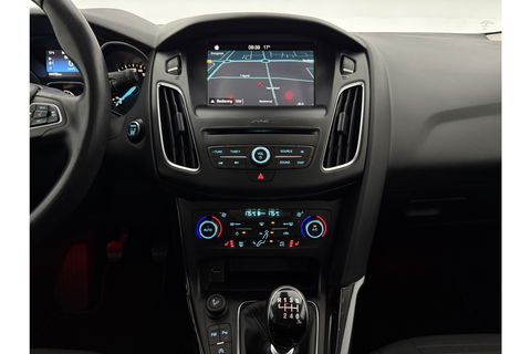 Ford Focus 1.5 TDCI Titanium Clima Carplay Camera Cruise LED Trekhaak Navigatie PDC 16"LMV