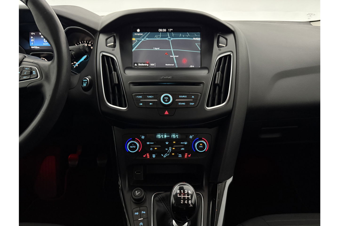 Ford Focus 1.5 TDCI Titanium Clima Carplay Camera Cruise LED Trekhaak Navigatie PDC 16"LMV