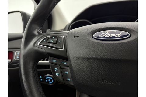 Ford Focus 1.5 TDCI Titanium Clima Carplay Camera Cruise LED Trekhaak Navigatie PDC 16"LMV