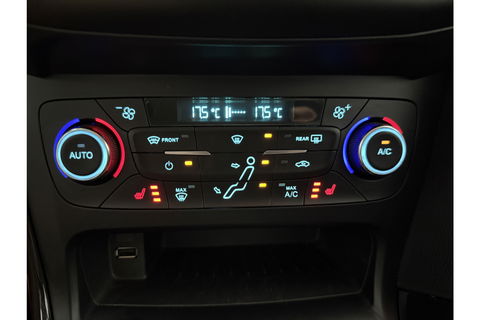 Ford Focus 1.5 TDCI Titanium Clima Carplay Camera Cruise LED Trekhaak Navigatie PDC 16"LMV
