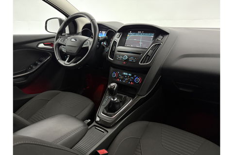 Ford Focus 1.5 TDCI Titanium Clima Carplay Camera Cruise LED Trekhaak Navigatie PDC 16"LMV