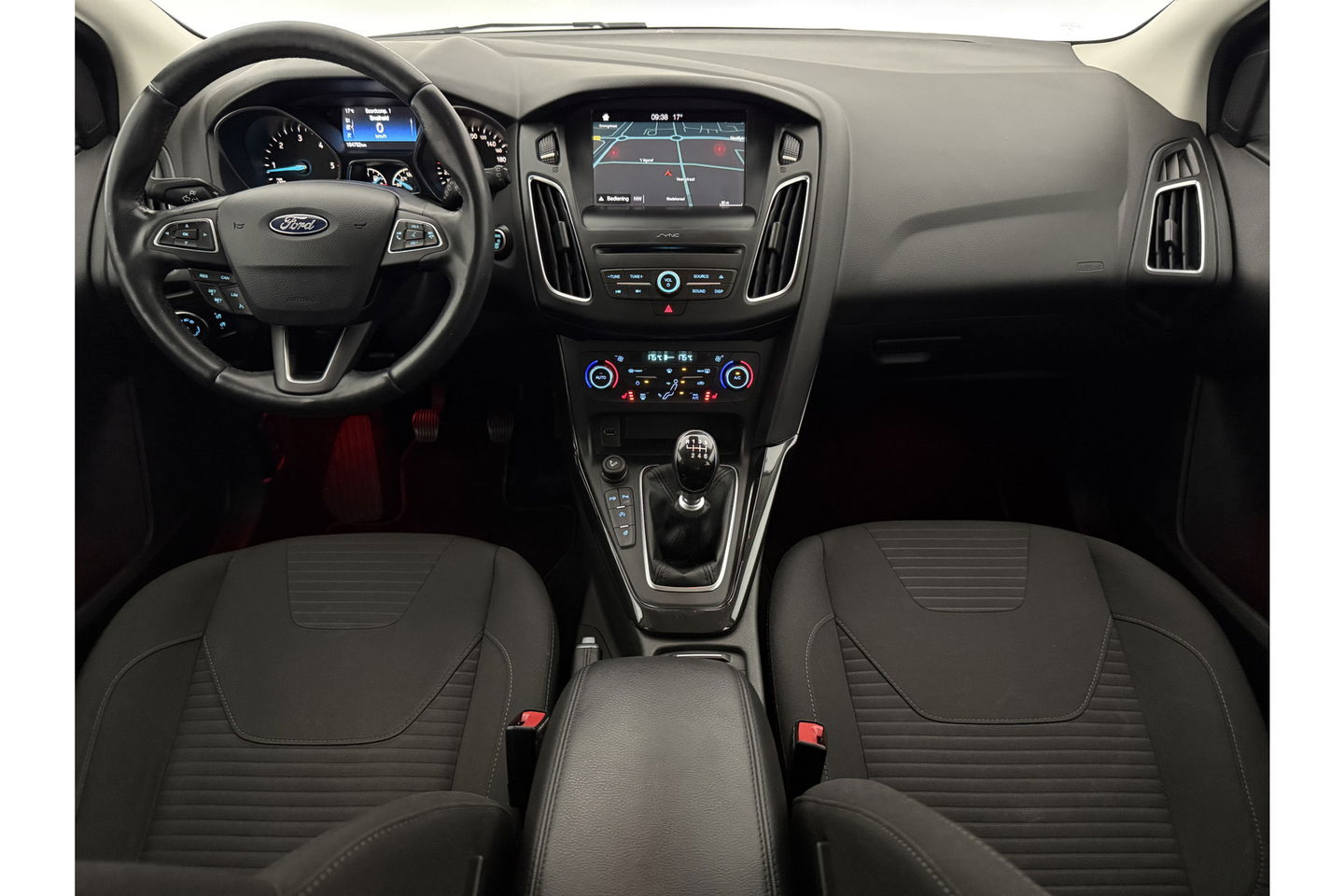 Ford Focus 1.5 TDCI Titanium Clima Carplay Camera Cruise LED Trekhaak Navigatie PDC 16"LMV