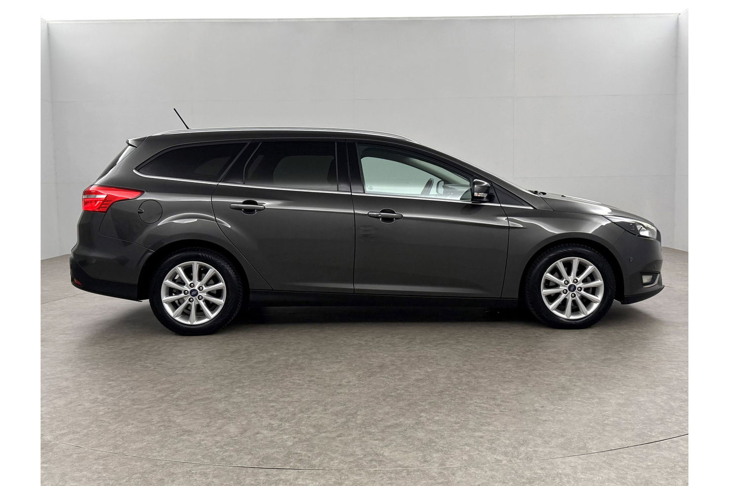 Ford Focus 1.5 TDCI Titanium Clima Carplay Camera Cruise LED Trekhaak Navigatie PDC 16"LMV