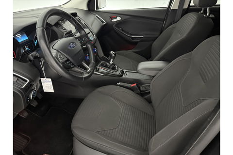 Ford Focus 1.5 TDCI Titanium Clima Carplay Camera Cruise LED Trekhaak Navigatie PDC 16"LMV