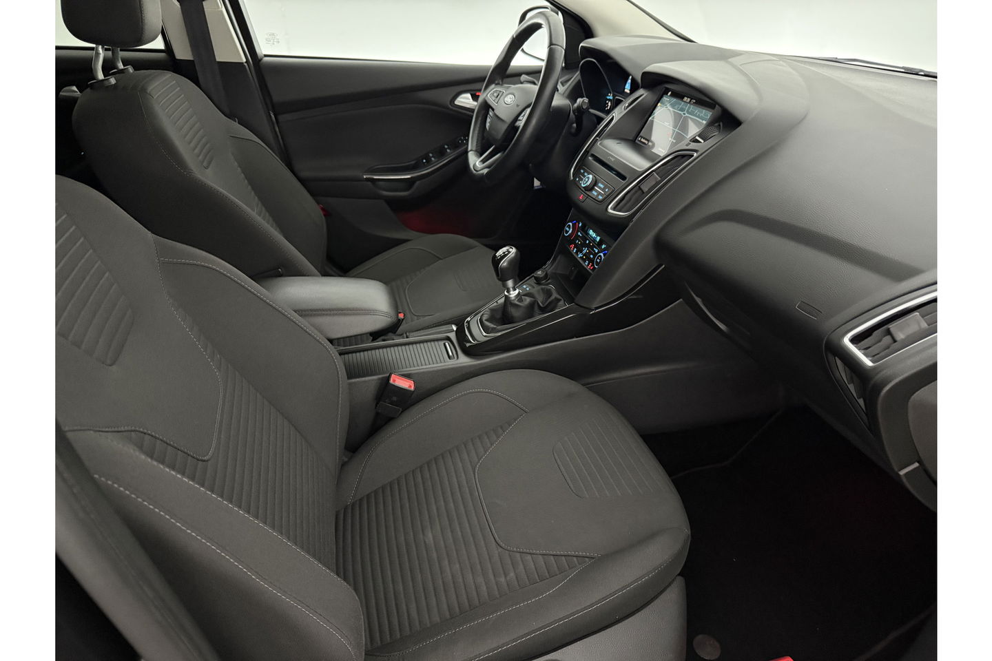 Ford Focus 1.5 TDCI Titanium Clima Carplay Camera Cruise LED Trekhaak Navigatie PDC 16"LMV