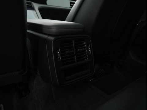 Porsche Taycan Performance 84 kWh [ 3-Fase ] Aut. *PANO | HEAT-PUMP | SPORT-CHRONO-PACK | LEATHER-MICROFIBRE | FULL-LED | MEMORY-PACK | BOSE-SOUND | AIR-SUSPENSION | BLINDSPOT | HEATED-SPORT-SEATS | CAMERA | DAB+ | ECC | PDC | 20''ALU*