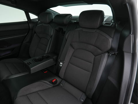 Porsche Taycan Performance 84 kWh [ 3-Fase ] Aut. *PANO | HEAT-PUMP | SPORT-CHRONO-PACK | LEATHER-MICROFIBRE | FULL-LED | MEMORY-PACK | BOSE-SOUND | AIR-SUSPENSION | BLINDSPOT | HEATED-SPORT-SEATS | CAMERA | DAB+ | ECC | PDC | 20''ALU*
