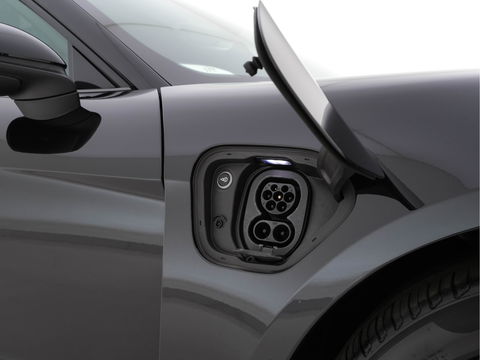 Porsche Taycan Performance 84 kWh [ 3-Fase ] Aut. *PANO | HEAT-PUMP | SPORT-CHRONO-PACK | LEATHER-MICROFIBRE | FULL-LED | MEMORY-PACK | BOSE-SOUND | AIR-SUSPENSION | BLINDSPOT | HEATED-SPORT-SEATS | CAMERA | DAB+ | ECC | PDC | 20''ALU*