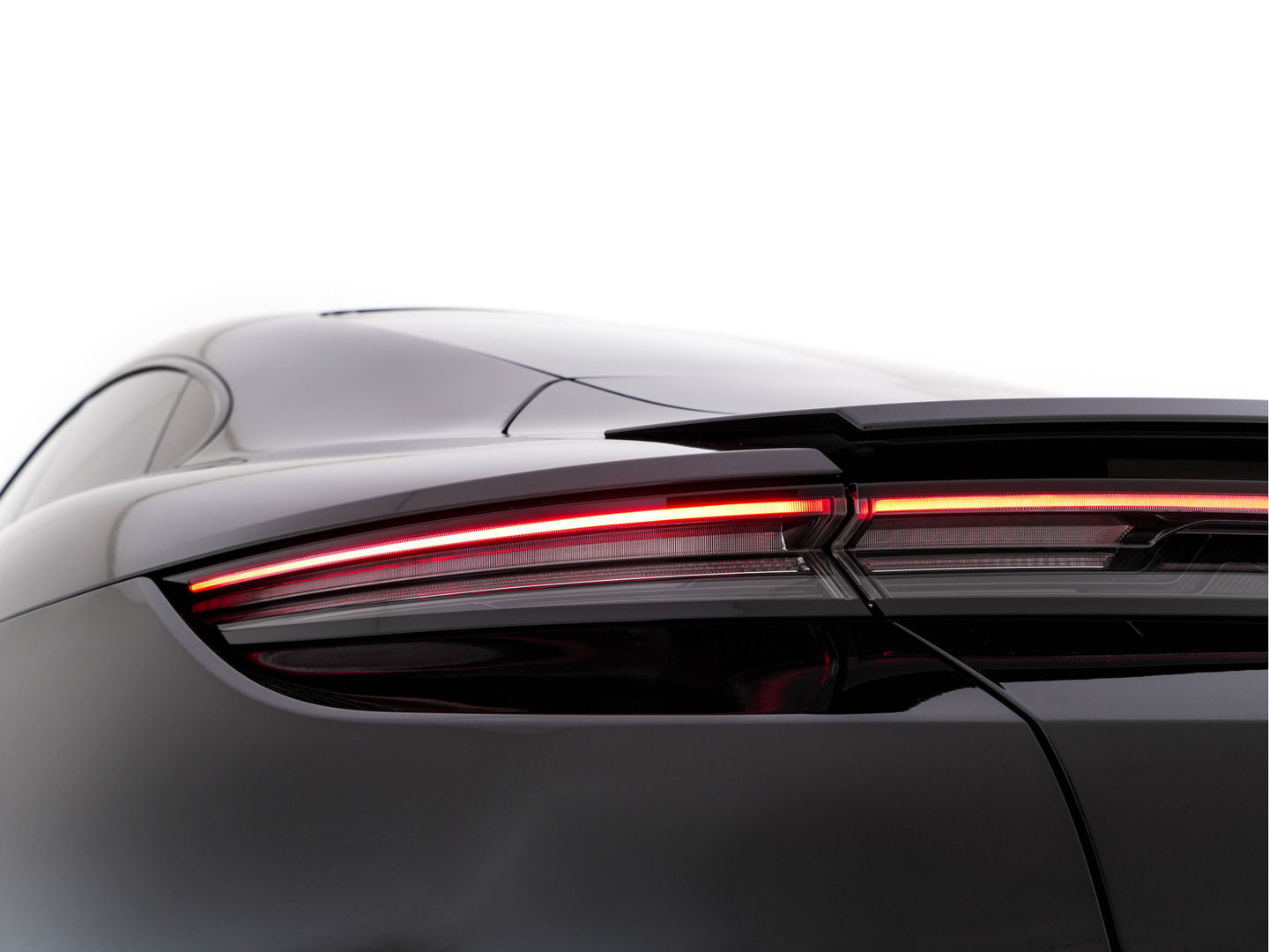 Porsche Taycan Performance 84 kWh [ 3-Fase ] (INCL. BTW) *AUT | PANO | HEAT-PUMP | SPORT-CHRONO-PACK | LEATHER-MICROFIBRE | FULL-LED | MEMORY-PACK | BOSE-SOUND | AIR-SUSPENSION | BLINDSPOT | HEATED-SPORT-SEATS | CAMERA | DAB+ | ECC | PD