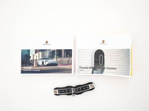 Porsche Taycan Performance 84 kWh [ 3-Fase ] Aut. *PANO | HEAT-PUMP | SPORT-CHRONO-PACK | LEATHER-MICROFIBRE | FULL-LED | MEMORY-PACK | BOSE-SOUND | AIR-SUSPENSION | BLINDSPOT | HEATED-SPORT-SEATS | CAMERA | DAB+ | ECC | PDC | 20''ALU*