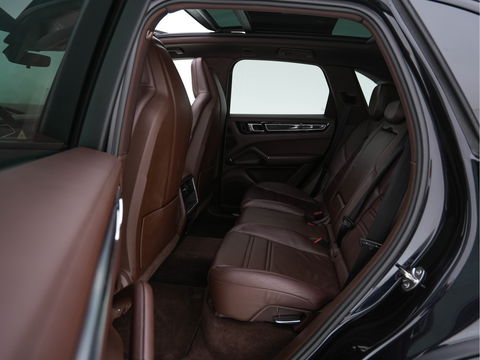 Porsche Cayenne 3.0 E-Hybrid Sport-Chrono-Pack (INCL-BTW) *PANO | CLUB-FULL-LEATHER | SOFT-CLOSE | MEMORY-PACK | SURROUND-VIEW | FULL-LED | NAVI-FULLMAP | AIR-SUSPENSION | DAB | DIGI-COCKPIT | PDC | CRUISE | SPORT-SEATS | 21"ALU*