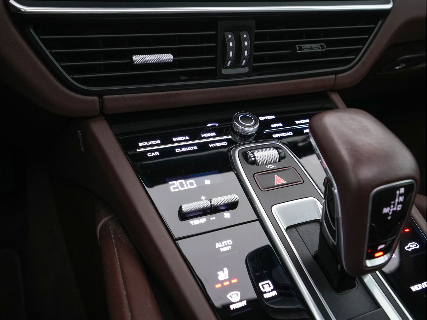 Porsche Cayenne 3.0 E-Hybrid Sport-Chrono-Pack (INCL-BTW) *PANO | CLUB-FULL-LEATHER | SOFT-CLOSE | MEMORY-PACK | SURROUND-VIEW | FULL-LED | NAVI-FULLMAP | AIR-SUSPENSION | DAB | DIGI-COCKPIT | PDC | CRUISE | SPORT-SEATS | 21"ALU*