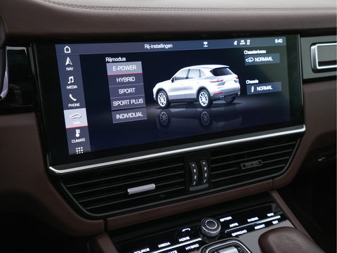 Porsche Cayenne 3.0 E-Hybrid Sport-Chrono-Pack (INCL-BTW) *PANO | CLUB-FULL-LEATHER | SOFT-CLOSE | MEMORY-PACK | SURROUND-VIEW | FULL-LED | NAVI-FULLMAP | AIR-SUSPENSION | DAB | DIGI-COCKPIT | PDC | CRUISE | SPORT-SEATS | 21"ALU*