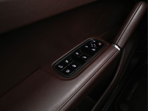 Porsche Cayenne 3.0 E-Hybrid Sport-Chrono-Pack (INCL-BTW) *PANO | CLUB-FULL-LEATHER | SOFT-CLOSE | MEMORY-PACK | SURROUND-VIEW | FULL-LED | NAVI-FULLMAP | AIR-SUSPENSION | DAB | DIGI-COCKPIT | PDC | CRUISE | SPORT-SEATS | 21"ALU*