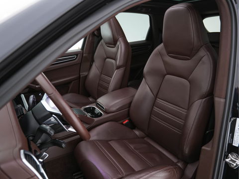 Porsche Cayenne 3.0 E-Hybrid Sport-Chrono-Pack (INCL-BTW) *PANO | CLUB-FULL-LEATHER | SOFT-CLOSE | MEMORY-PACK | SURROUND-VIEW | FULL-LED | NAVI-FULLMAP | AIR-SUSPENSION | DAB | DIGI-COCKPIT | PDC | CRUISE | SPORT-SEATS | 21"ALU*