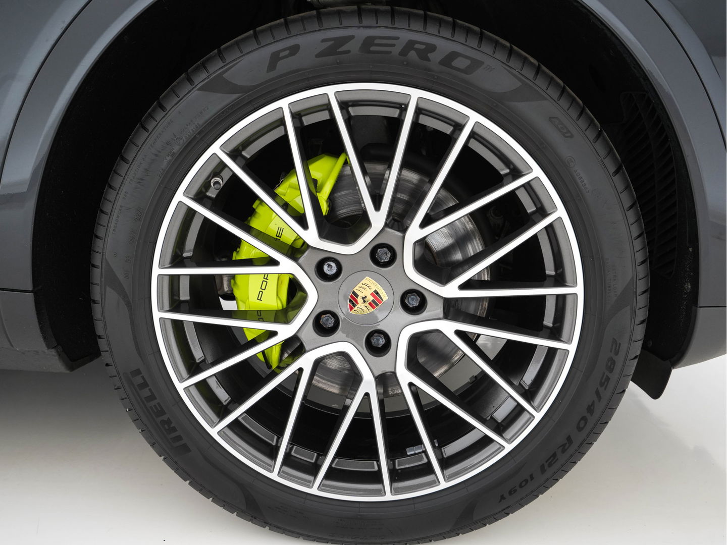 Porsche Cayenne 3.0 E-Hybrid Sport-Chrono-Pack (INCL-BTW) *PANO | CLUB-FULL-LEATHER | SOFT-CLOSE | MEMORY-PACK | SURROUND-VIEW | FULL-LED | NAVI-FULLMAP | AIR-SUSPENSION | DAB | DIGI-COCKPIT | PDC | CRUISE | SPORT-SEATS | 21"ALU*