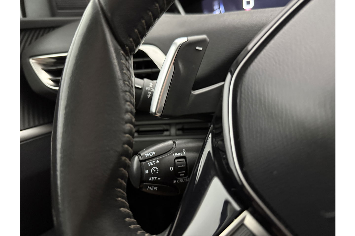 Peugeot 3008 PureTech 360 Camera Carplay LED Clima Cruise Virtual Navi 17"LMV Parkeersensoren