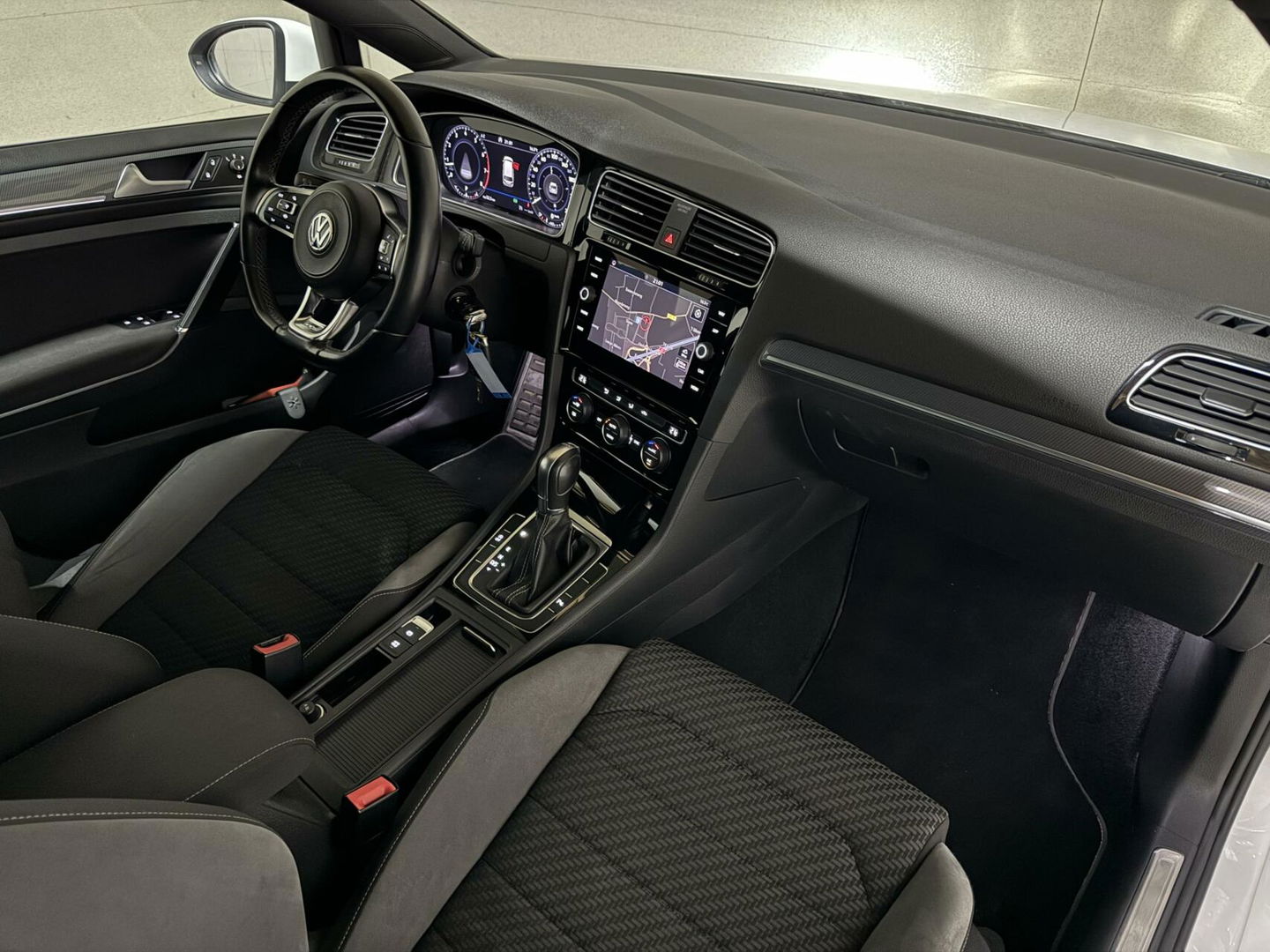 Volkswagen Golf 1.5 TSI 2x R-Line Virtual CarPlay ACC NAP