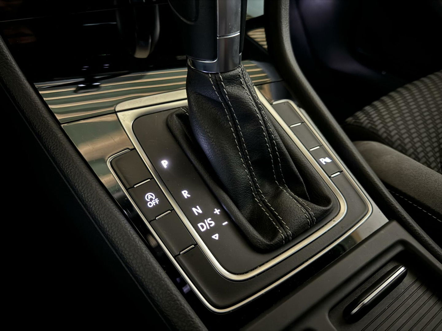 Volkswagen Golf 1.5 TSI 2x R-Line Virtual CarPlay ACC NAP