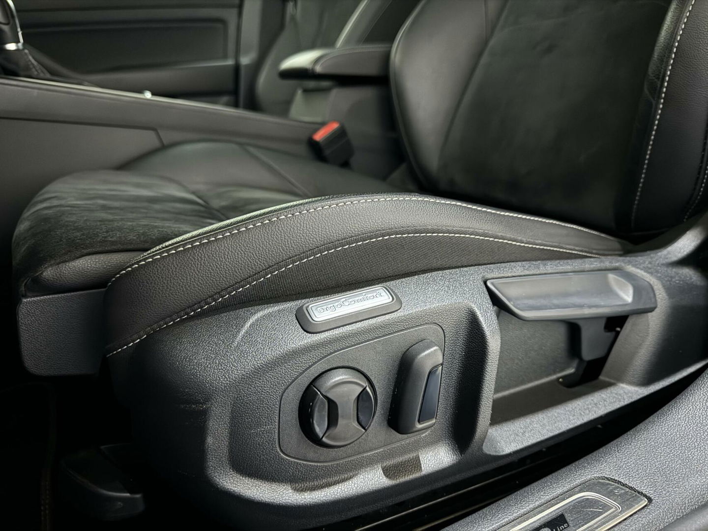 Volkswagen Arteon 1.5 TSI R-Line Pano Virtual CarPlay Trekh.