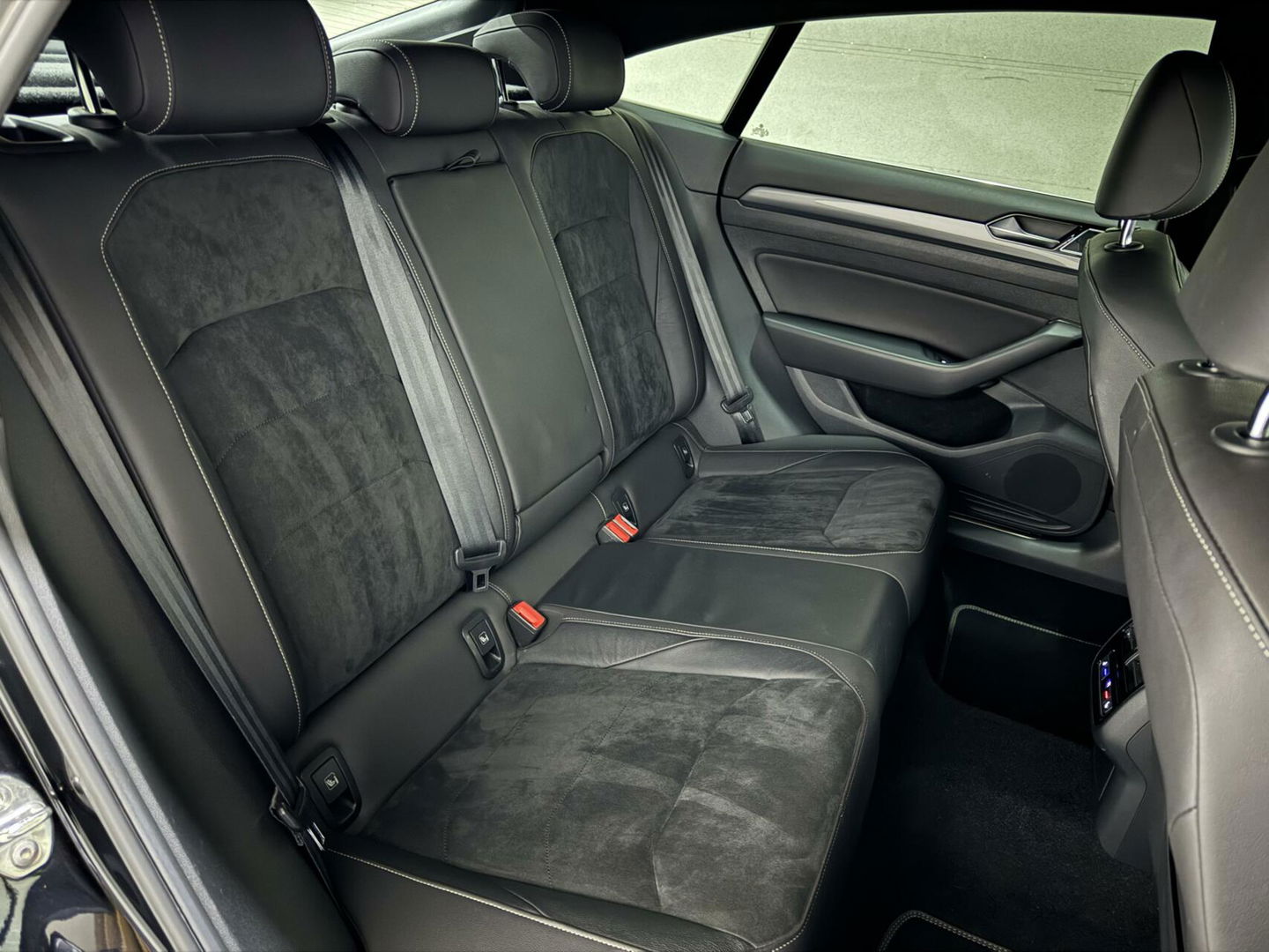 Volkswagen Arteon 1.5 TSI R-Line Pano Virtual CarPlay Trekh.