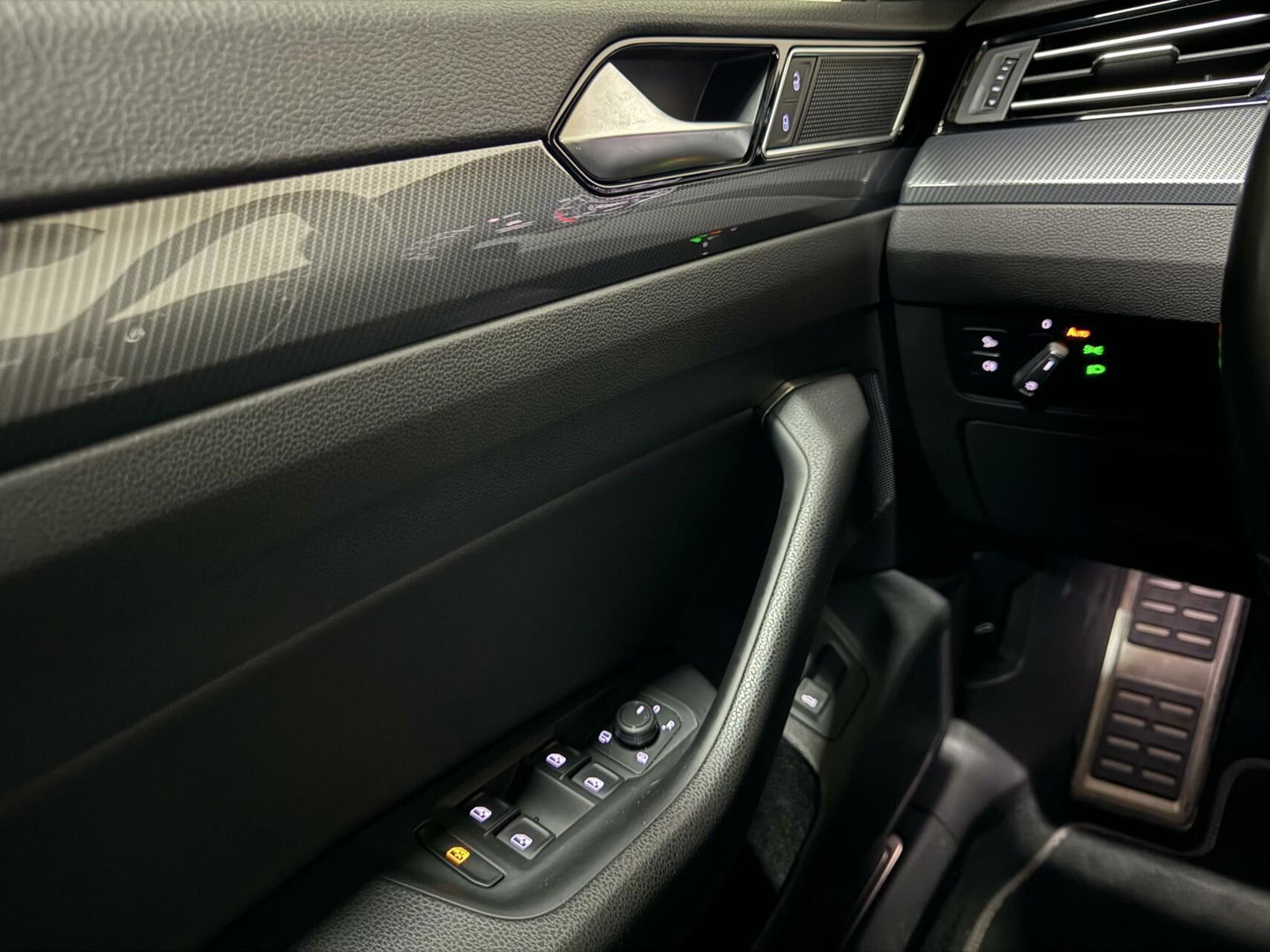 Volkswagen Arteon 1.5 TSI R-Line Pano Virtual CarPlay Trekh.