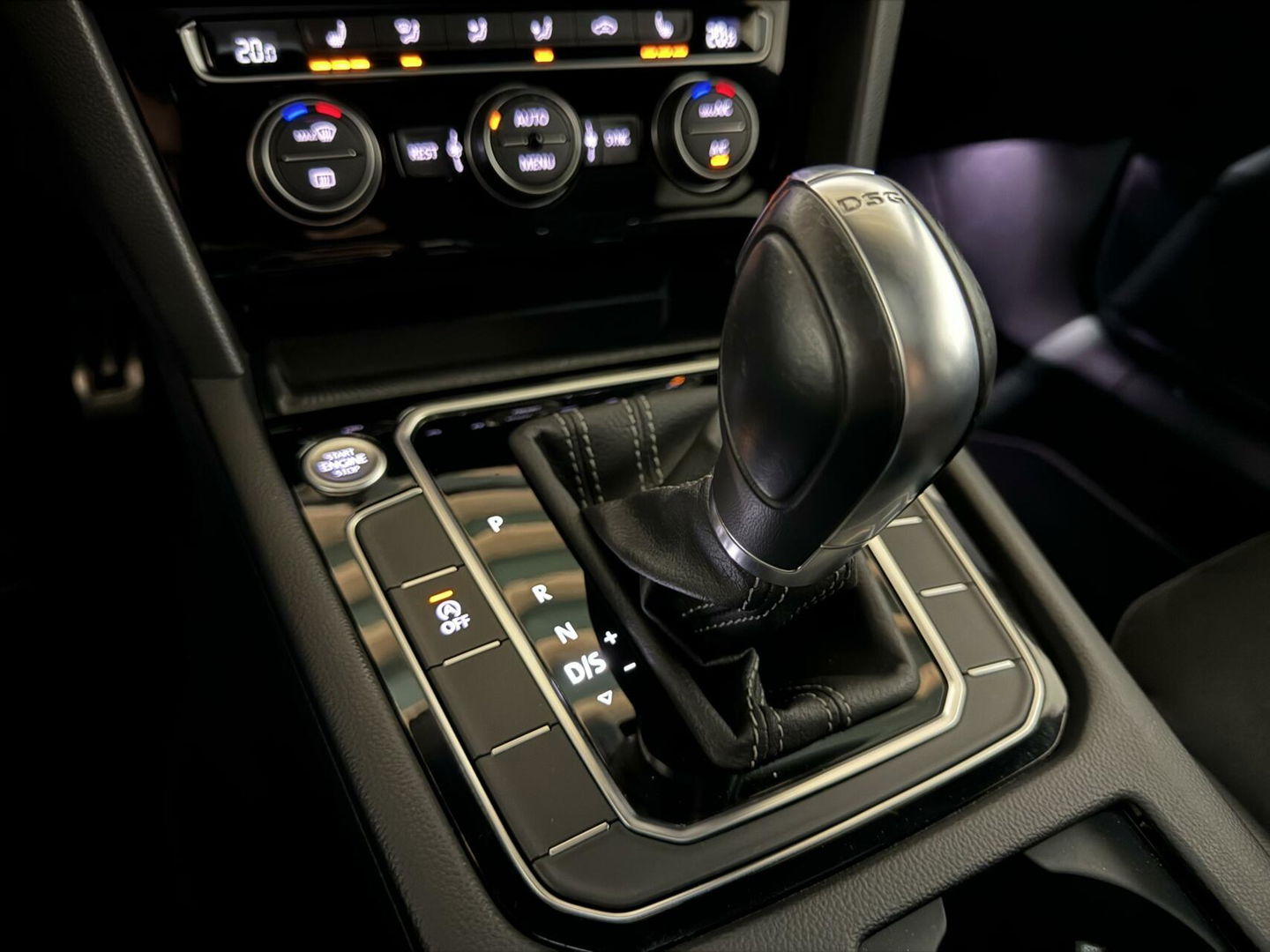 Volkswagen Arteon 1.5 TSI R-Line Pano Virtual CarPlay Trekh.
