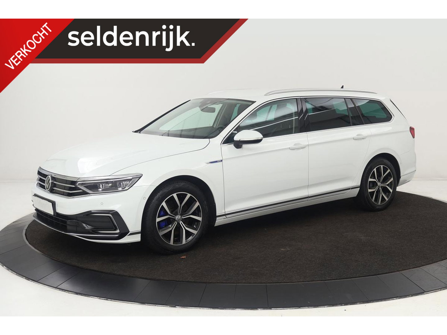 Volkswagen Passat 1.4 TSI PHEV GTE | Trekhaak | Stoelverwarming | Camera | Massage | Carplay | Adaptive cruise | Side Assist | Matrix LED | Park Assist | Navigatie | Virtual Cockpit