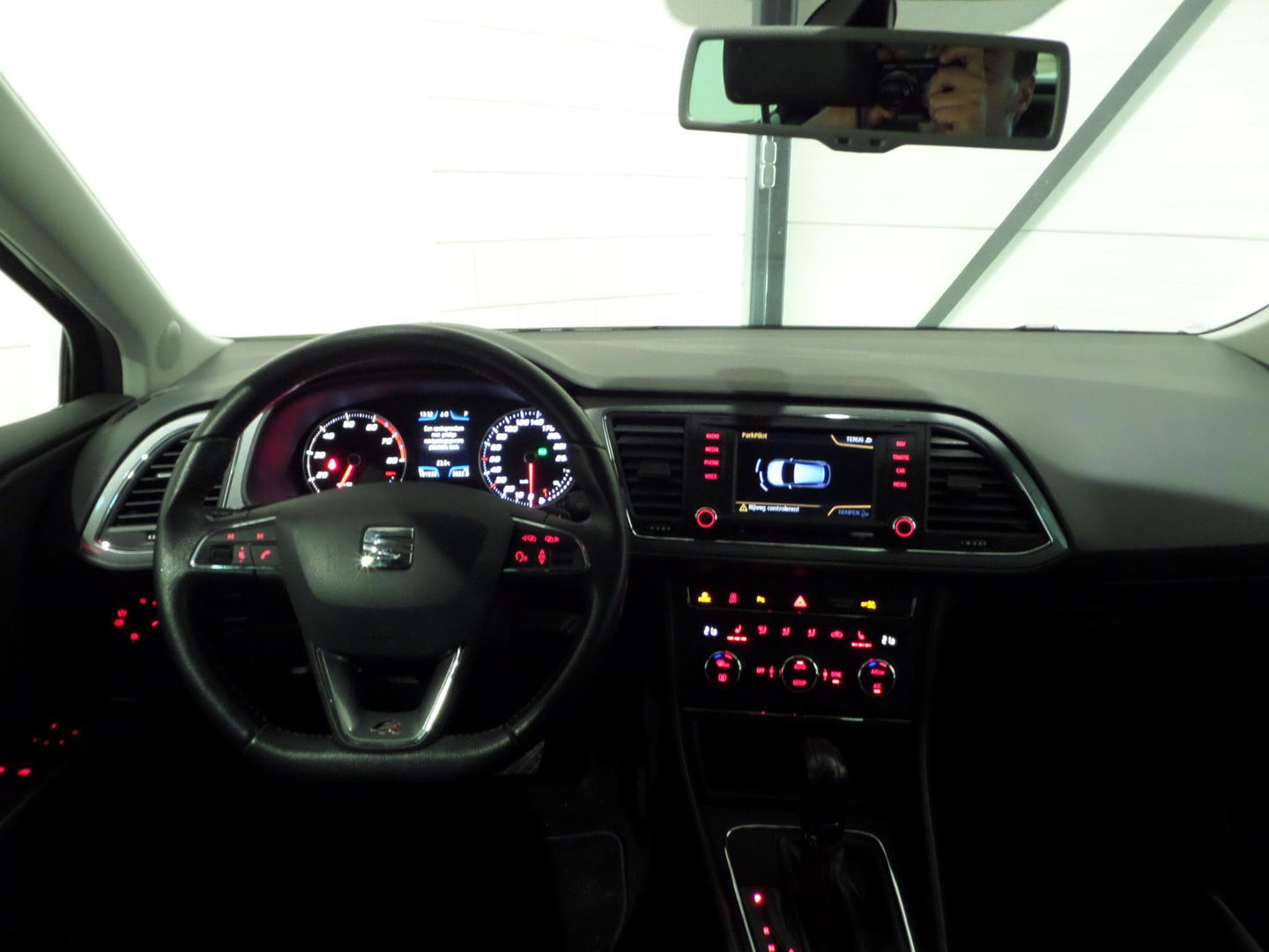 SEAT Leon 1.8 TSI DSG FR Business "Origineel NL!" Automaat! Full-LED Leer Stoelverwarming, van 1e eigenaar in zeer nette staat!