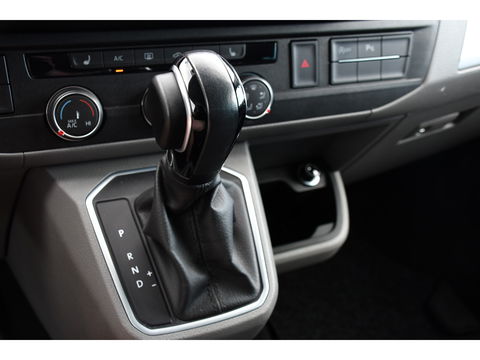 Volkswagen Transporter 2.0 TDI L2H1 30 DC Bulli Virtual, Adaptieve Cruise, Carplay, LED, Stoelverwarming, 199PK, Automaat, Sensoren, 2 x Schuifdeur, UNIEK!