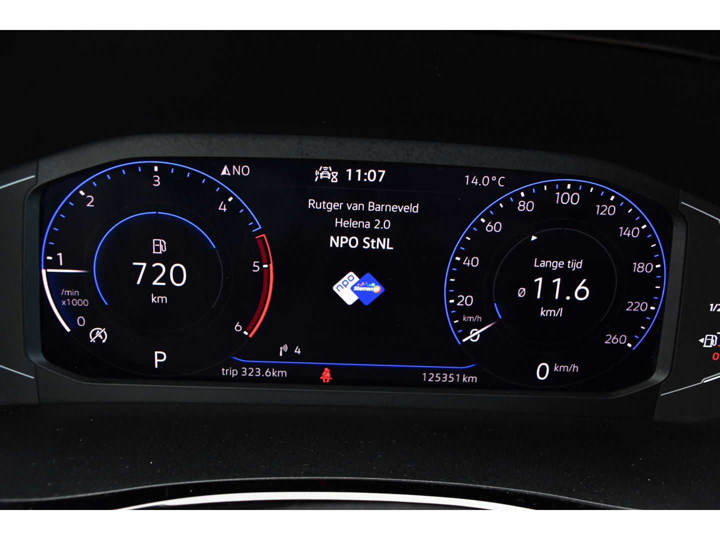 Volkswagen Transporter 2.0 TDI L2H1 30 DC Bulli Virtual, Adaptieve Cruise, Carplay, LED, Stoelverwarming, 199PK, Automaat, Sensoren, 2 x Schuifdeur, UNIEK!