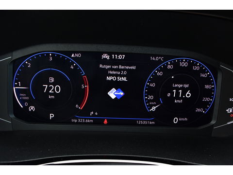 Volkswagen Transporter 2.0 TDI L2H1 30 DC Bulli Virtual, Adaptieve Cruise, Carplay, LED, Stoelverwarming, 199PK, Automaat, Sensoren, 2 x Schuifdeur, UNIEK!