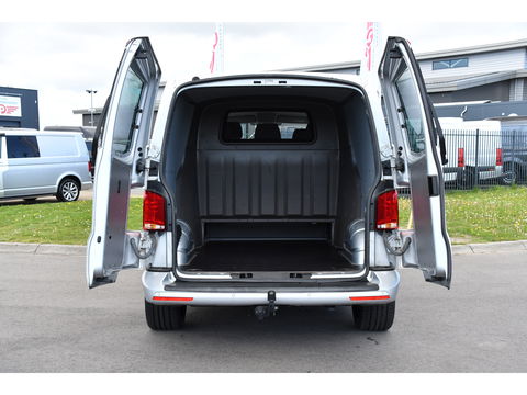 Volkswagen Transporter 2.0 TDI L2H1 30 DC Bulli Virtual, Adaptieve Cruise, Carplay, LED, Stoelverwarming, 199PK, Automaat, Sensoren, 2 x Schuifdeur, UNIEK!
