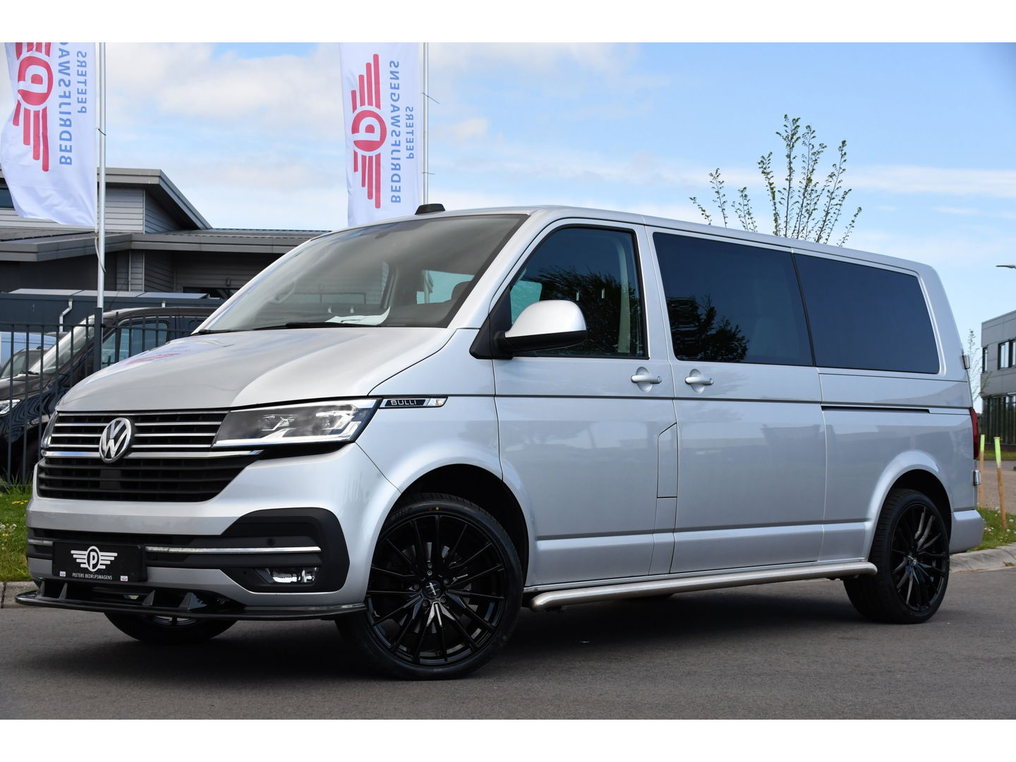 Volkswagen Transporter 2.0 TDI L2H1 30 DC Bulli Virtual, Adaptieve Cruise, Carplay, LED, Stoelverwarming, 199PK, Automaat, Sensoren, 2 x Schuifdeur, UNIEK!