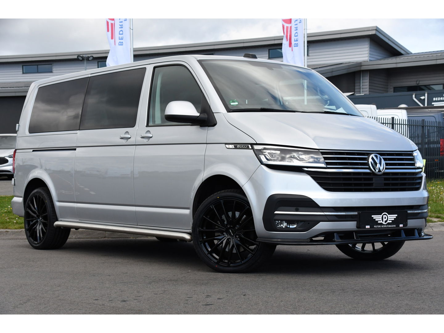 Volkswagen Transporter 2.0 TDI L2H1 30 DC Bulli Virtual, Adaptieve Cruise, Carplay, LED, Stoelverwarming, 199PK, Automaat, Sensoren, 2 x Schuifdeur, UNIEK!