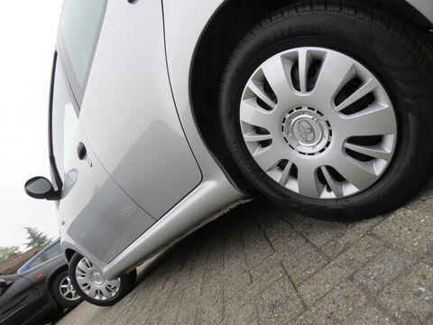 Toyota Aygo 1.0-12V Now| AIRCO | 5-DEURS | NAP | ELEK RAMEN |