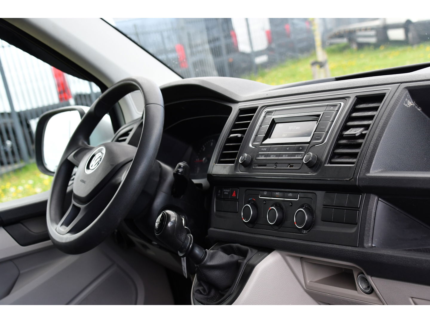 Volkswagen Transporter 2.0 TDI L2H1 DC PB Edition Cruise, Sensoren, Airco, 102PK Trekhaak, Dubbel Cabine, Uniek!