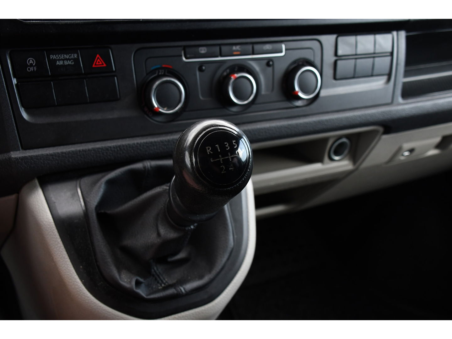 Volkswagen Transporter 2.0 TDI L2H1 DC PB Edition Cruise, Sensoren, Airco, 102PK Trekhaak, Dubbel Cabine, Uniek!