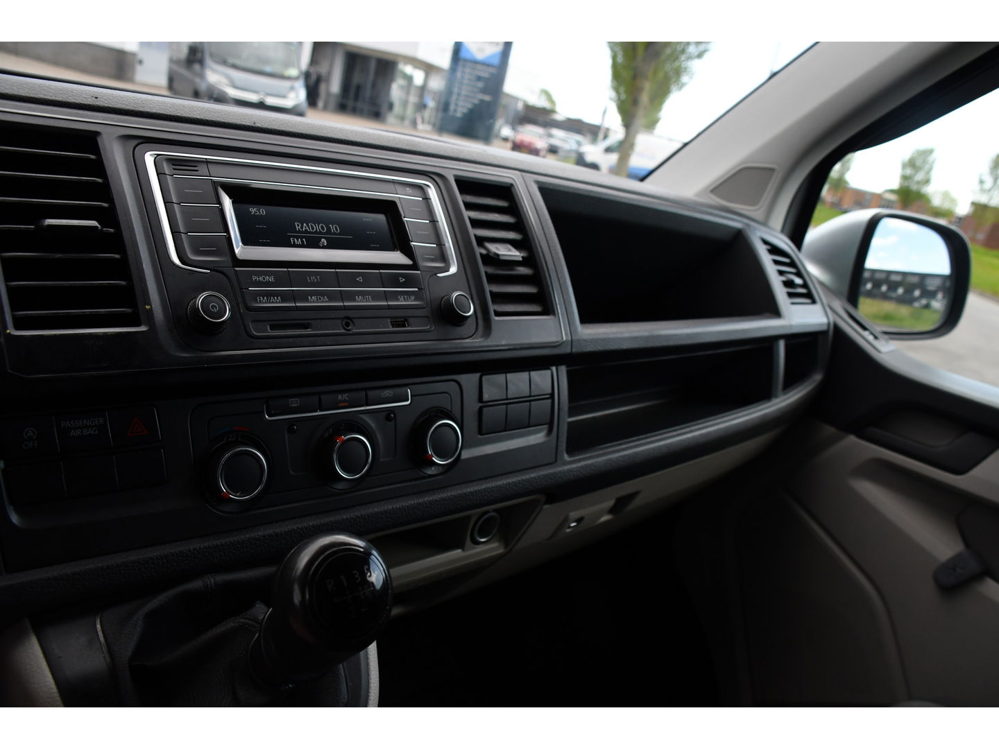 Volkswagen Transporter 2.0 TDI L2H1 DC PB Edition Cruise, Sensoren, Airco, 102PK Trekhaak, Dubbel Cabine, Uniek!