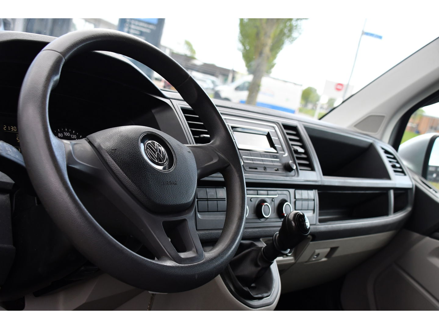 Volkswagen Transporter 2.0 TDI L2H1 DC PB Edition Cruise, Sensoren, Airco, 102PK Trekhaak, Dubbel Cabine, Uniek!