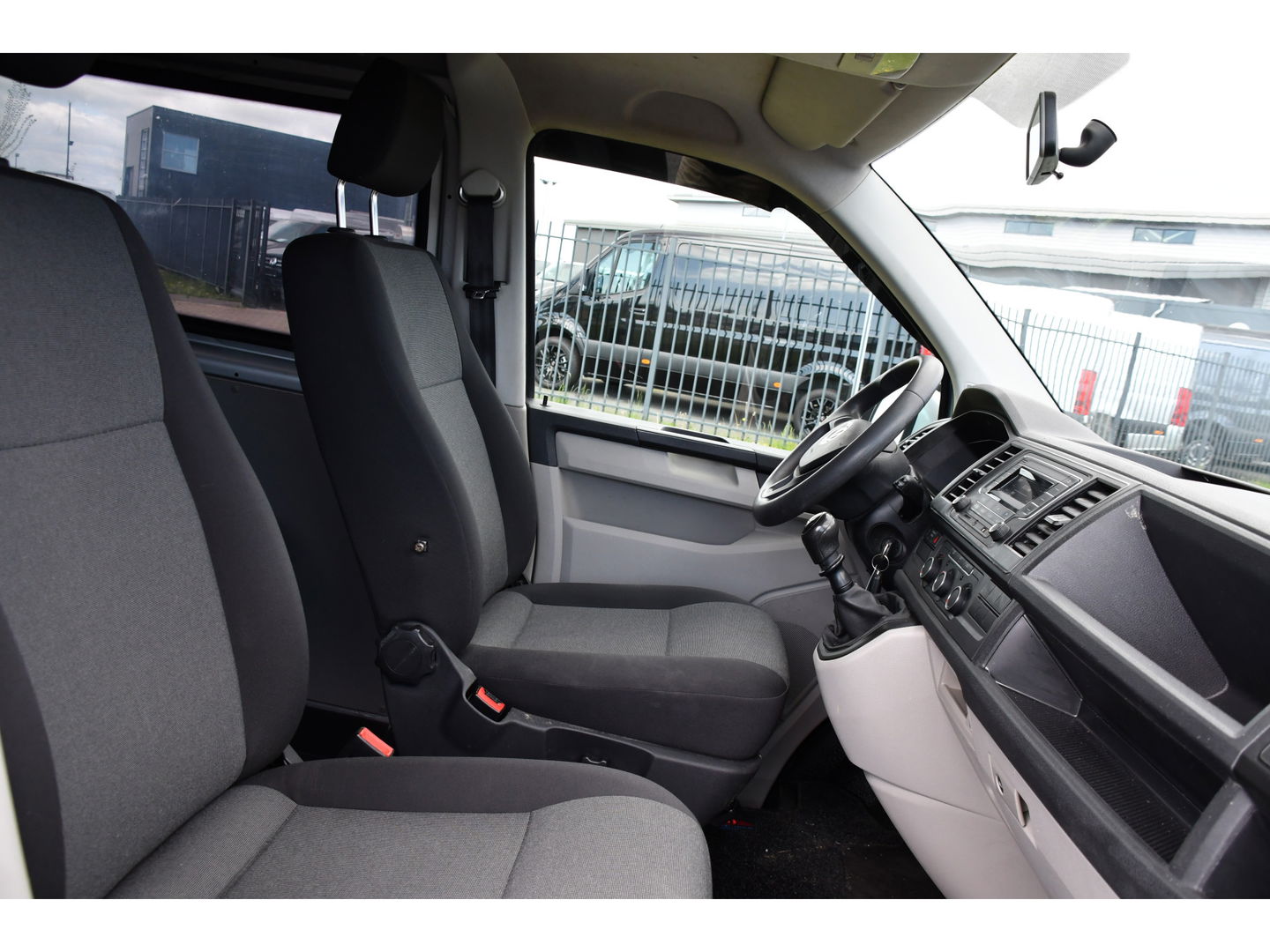 Volkswagen Transporter 2.0 TDI L2H1 DC PB Edition Cruise, Sensoren, Airco, 102PK Trekhaak, Dubbel Cabine, Uniek!