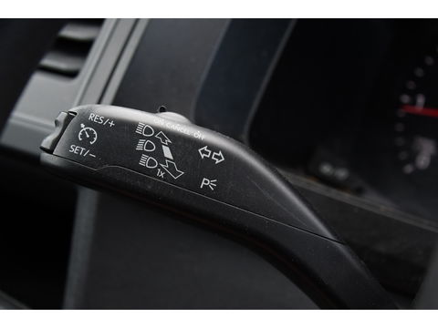 Volkswagen Transporter 2.0 TDI L2H1 DC PB Edition Cruise, Sensoren, Airco, 102PK Trekhaak, Dubbel Cabine, Uniek!