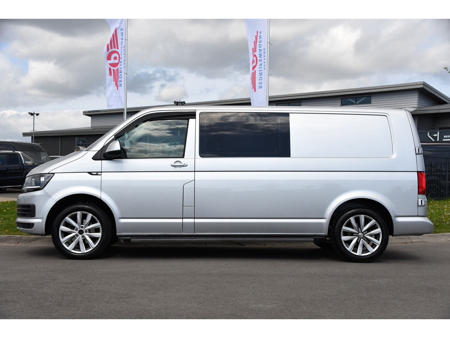 Volkswagen Transporter 2.0 TDI L2H1 DC PB Edition Cruise, Sensoren, Airco, 102PK Trekhaak, Dubbel Cabine, Uniek!