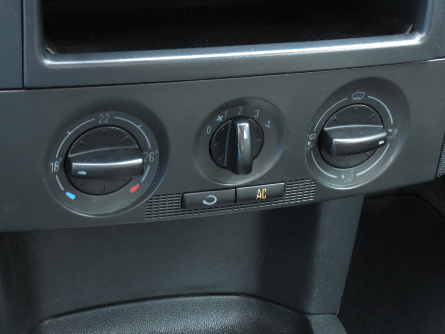 Škoda Fabia Combi 1.4-16V Spirit | AIRCO IJSKOUD | ALL-SEASON BANDEN | RUIME KOFFERBAK |